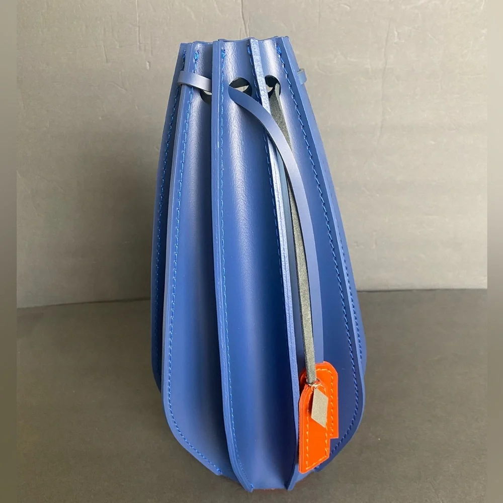 Plisse Airnova Leather Vase - Picture 2 of 7